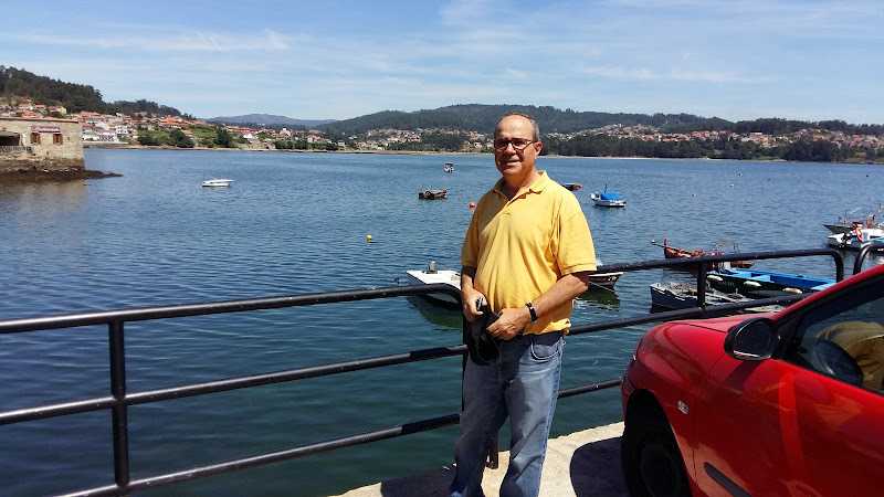 Fotografia tomada fuera de Carpintería Lores Lores - Tienda de armarios en Combarro, Pontevedra