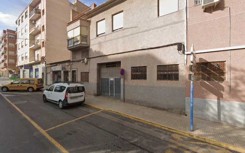 Fotografia tomada fuera de Cerrajeria Miva - Carpintería metálica y de aluminio en Novelda, Alicante
