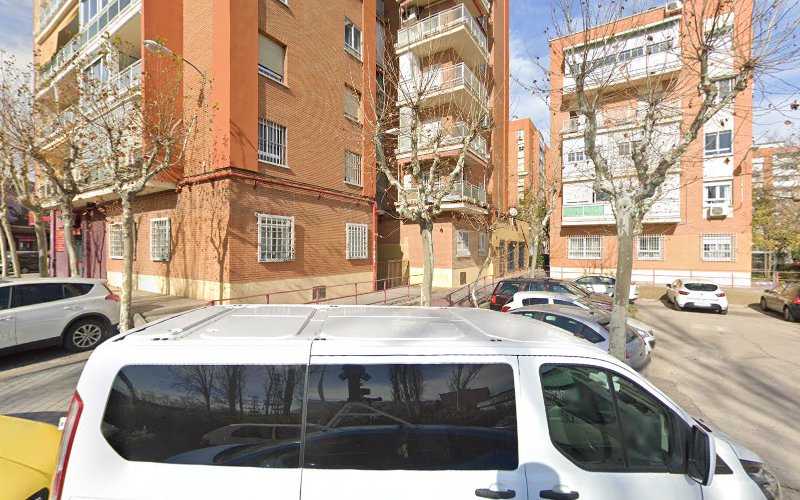 Fotografia tomada fuera de Aluminios Rubio - Carpintería metálica y de aluminio en Madrid, Madrid