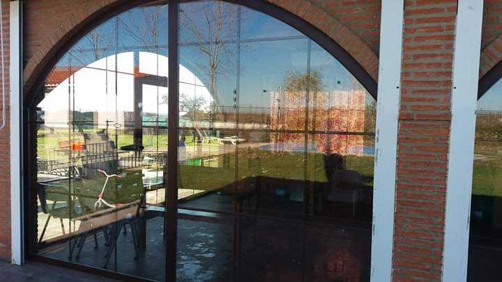 Fotografia tomada fuera de Carpintería Aluminio Y Pvc Salgueró Báez - Carpintería metálica y de aluminio en Talavera la Real, Badajoz