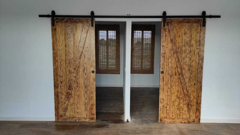 Fotografia tomada fuera de Carpintería de Madera Hermanos Robles - Carpintero en Mérida, Badajoz