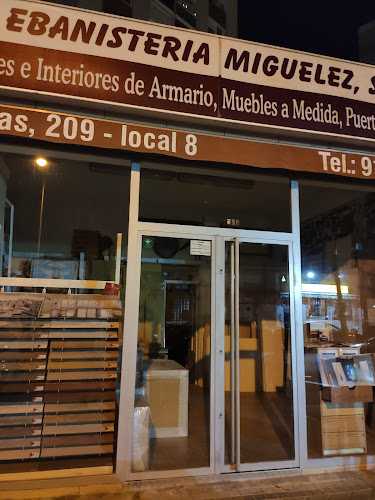 Fotografia tomada fuera de Ebanistería Miguélez - Tienda de armarios en Madrid, Madrid