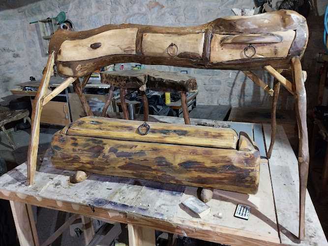 Fotografia tomada fuera de Muebles de tronco diseño,calidad y arte - Carpintero en Tubilla del Lago, Burgos
