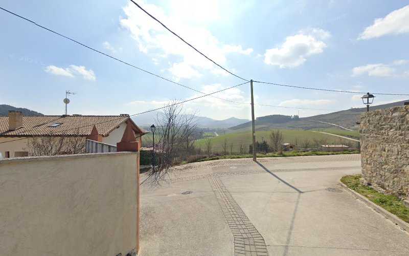 Fotografia tomada fuera de Carpintería Ebanistería Agudo Hermanos - Tienda de armarios en Urroz Villa, Navarra