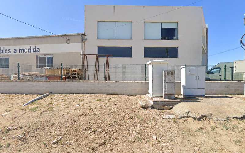 Fotografia tomada fuera de CARPINTERIA MAJORCA - Tienda de armarios en Navales, Salamanca