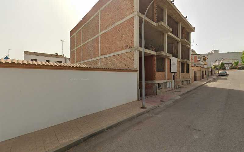 Fotografia tomada fuera de Alux Mengíbar S.L. - Carpintería metálica y de aluminio en Mengíbar, Jaén