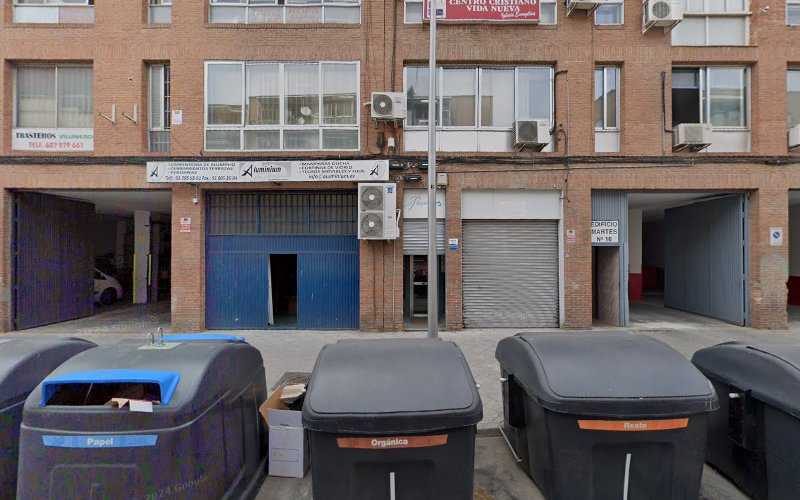 Fotografia tomada fuera de Aluminium system slu - Carpintería metálica y de aluminio en Madrid, Madrid