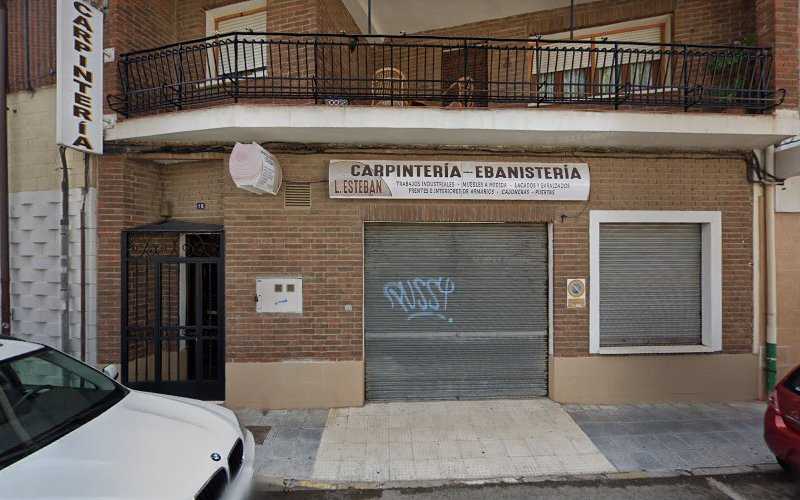 Fotografia tomada fuera de Maderas Esteban e Hijos - Tienda de armarios en Azuqueca de Henares, Guadalajara