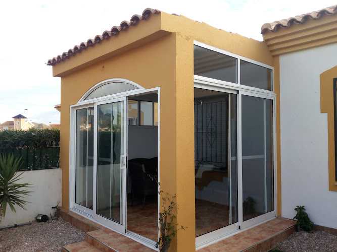 Fotografia tomada fuera de Aluminium GUSTA - Carpintería metálica y de aluminio en Mazarrón, Murcia