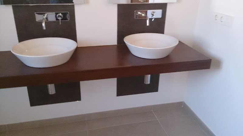 Fotografia tomada fuera de Fusteria Coll - Carpintería en Marratxinet, Baleares