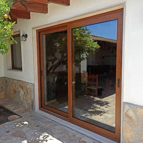 Fotografia tomada fuera de ALUPRACO SL - Carpintería metálica y de aluminio en Marratxinet, Baleares