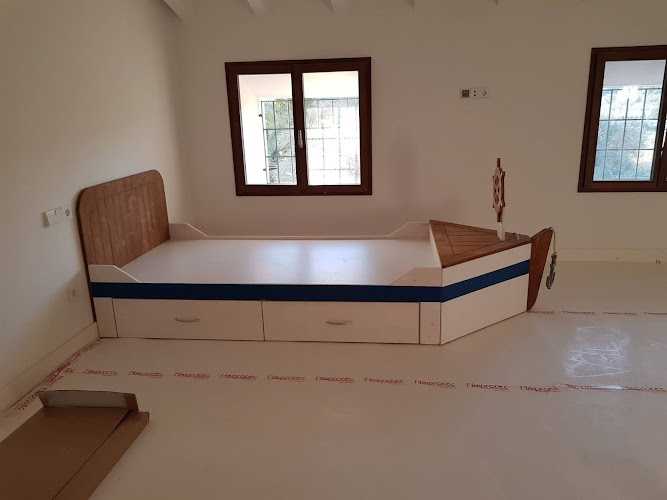 Fotografia tomada fuera de Montajes Cunill - Carpintero en Palma, Baleares