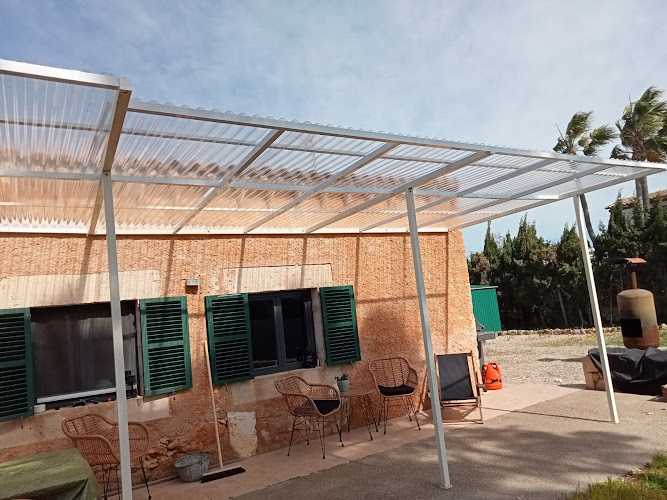 Fotografia tomada fuera de Metalmovil S.L - Carpintería metálica y de aluminio en Palma, Baleares