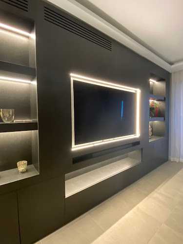 Fotografia tomada fuera de Instalaciones y Lacados - Carpinteria Marbella - Carpenter en Marbella, Málaga