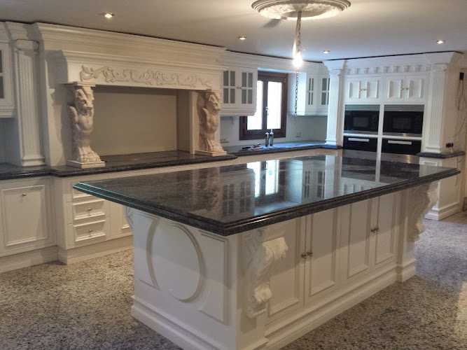 Fotografia tomada fuera de Carpinterias Sur Marbella - Oficinas de empresa en Marbella, Málaga