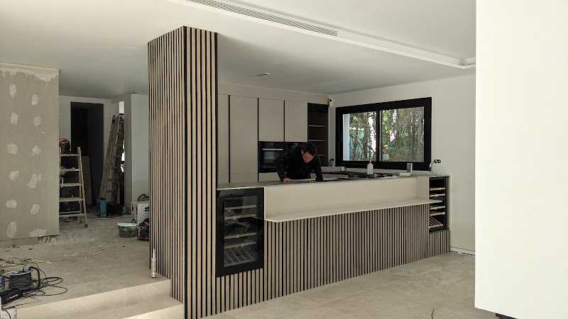 Fotografia tomada fuera de Javier Guerrero Carpintería Creativa - Carpintería en Marbella, Málaga