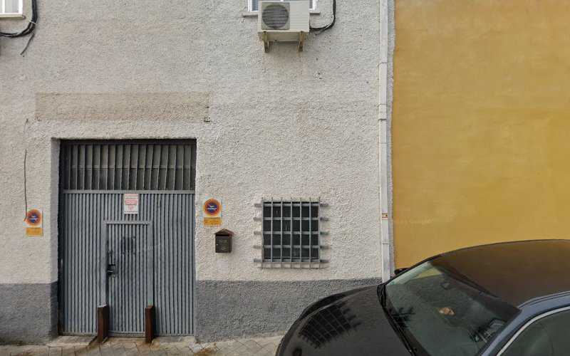 Fotografia tomada fuera de CES instalaciones en madera. - Carpintería en Alcorcón, Madrid