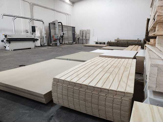 Fotografia tomada fuera de Maderas Costa del Sol - Establecimiento de venta de madera en Marbella, Málaga