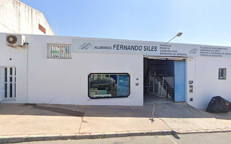 Fotografia tomada fuera de ALUMINIOS FERNANDO SILES S.L. - Carpintería metálica y de aluminio en Marbella, Málaga