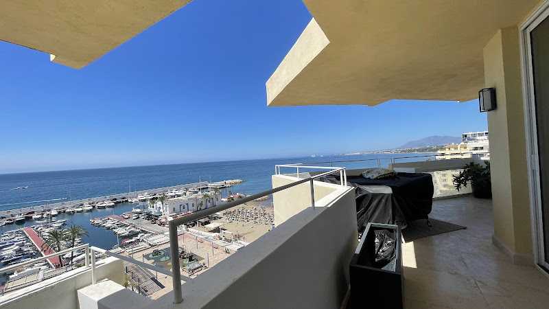 Fotografia tomada fuera de Cerrajería Villalba Costa del Sol - Carpintería metálica y de aluminio en Marbella, Málaga