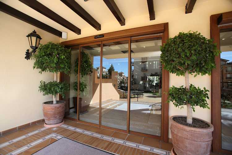 Fotografia tomada fuera de Alumigonza marbella - Carpintería metálica y de aluminio en Marbella, Málaga