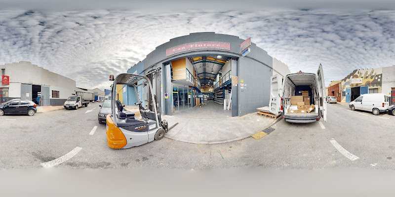 Fotografia tomada fuera de Can Tintoré, S.l. - Carpintería metálica y de aluminio en Marbella, Málaga