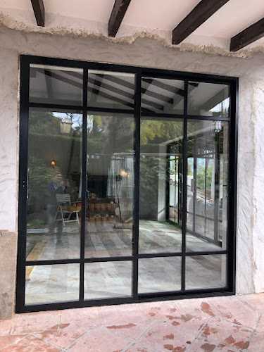 Fotografia tomada fuera de TodoMetal Marbella - Carpintería metálica y de aluminio en Marbella, Málaga
