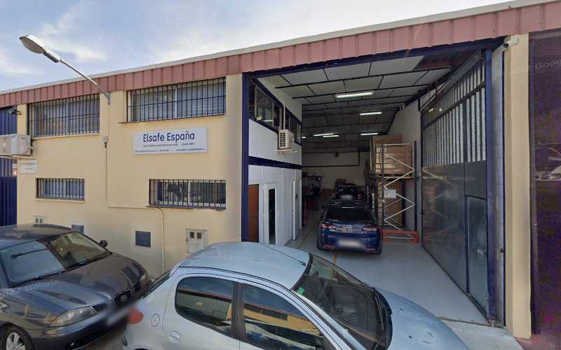 Fotografia tomada fuera de Aluminios Lara - Carpintería metálica y de aluminio en Marbella, Málaga