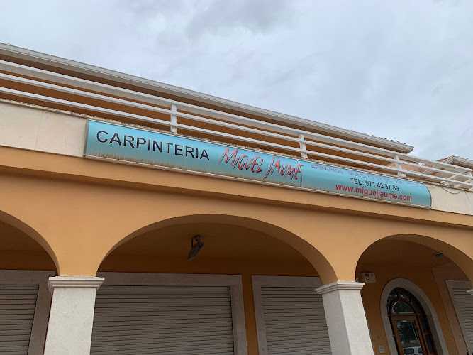 Fotografia tomada fuera de Carpintería Miguel Jaume - Fábrica de muebles en Palma, Baleares