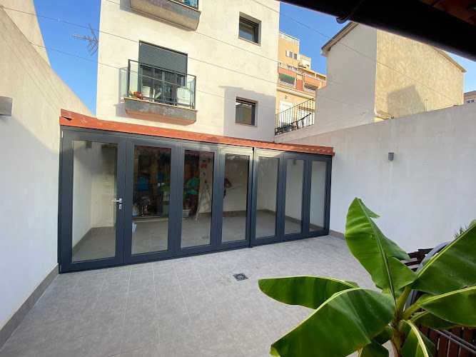 Fotografia tomada fuera de Islavent Balear, S.L. - Carpintería metálica y de aluminio en Marratxí, Baleares