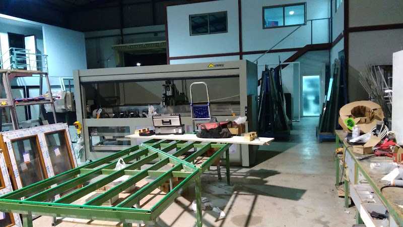 Fotografia tomada fuera de Maro-Plast - Carpintería metálica y de aluminio en Llucmajor, Baleares