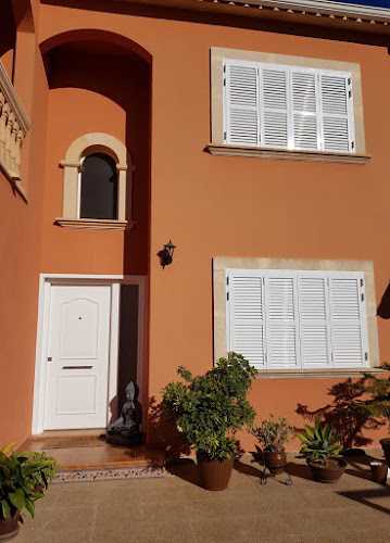 Fotografia tomada fuera de Aluminios Musa - Carpintería metálica y de aluminio en Palma, Baleares