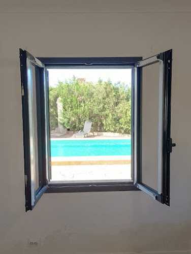 Fotografia tomada fuera de Nou Perfil Alumini - Carpintería metálica y de aluminio en Palma, Baleares