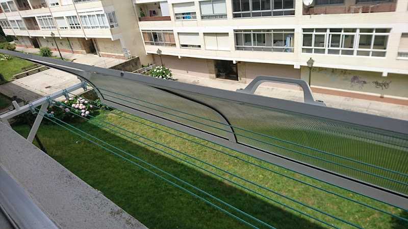 Fotografia tomada fuera de Tendales Cubiertos Manreser - Instalación de persianas en Portonovo, Pontevedra