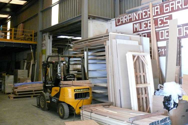 Fotografia tomada fuera de Carpintería Santiago García - Carpintero en Castellón de la Plana, Castellón