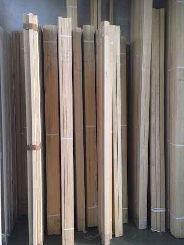 Fotografia tomada fuera de Tableros Gallego - Tienda de suministros para trabajar la madera en Madrid, Madrid