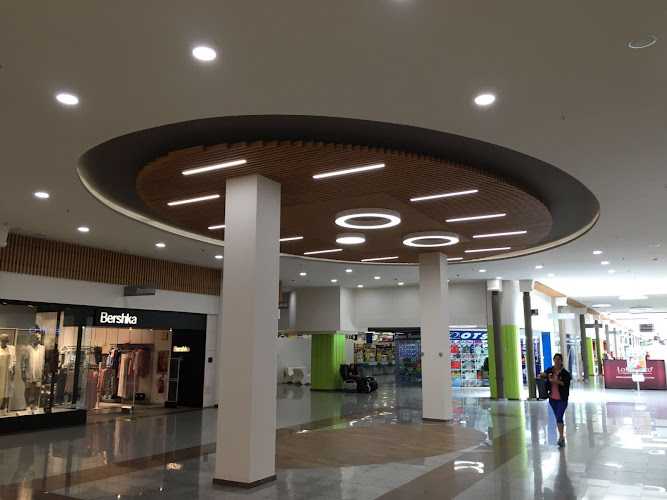 Fotografia tomada fuera de COMERCIAL MOLDURERA LOZANO S.L - Carpintero en Cartuja Baja, Zaragoza