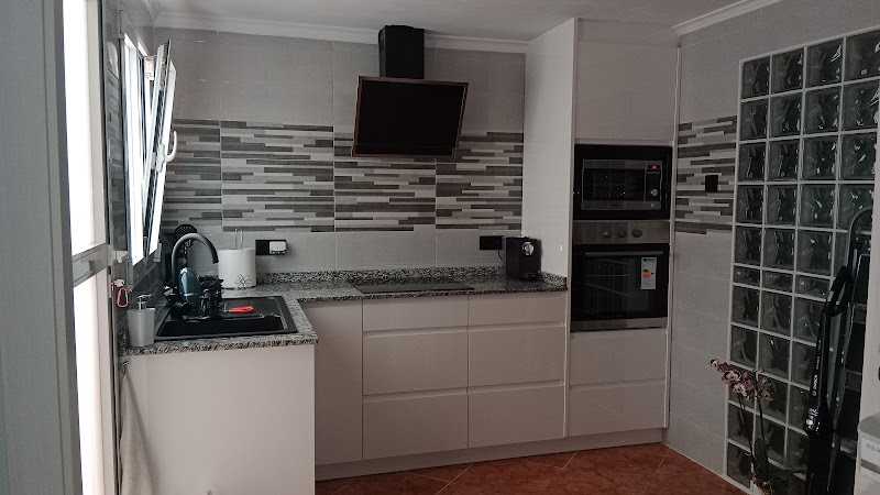 Fotografia tomada fuera de Carpintería Vidal Fusta - Tienda de muebles en Xeresa, Valencia