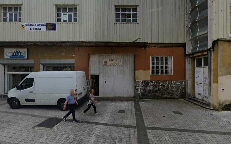 Fotografia tomada fuera de Carpintería Anzizar Aroztegia S.L - Tienda de armarios en Hernani, Guipúzcoa