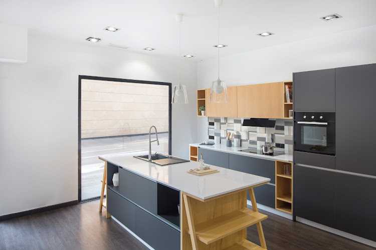 Fotografia tomada fuera de Palmeral carpintería - Carpintería en Murcia, Murcia