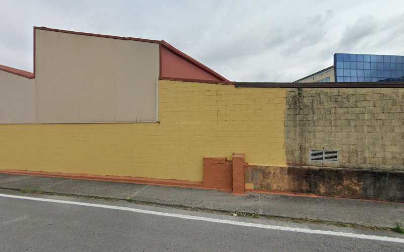 Fotografia tomada fuera de Carpintería Pose - Tienda de armarios en Padrón, A Coruña