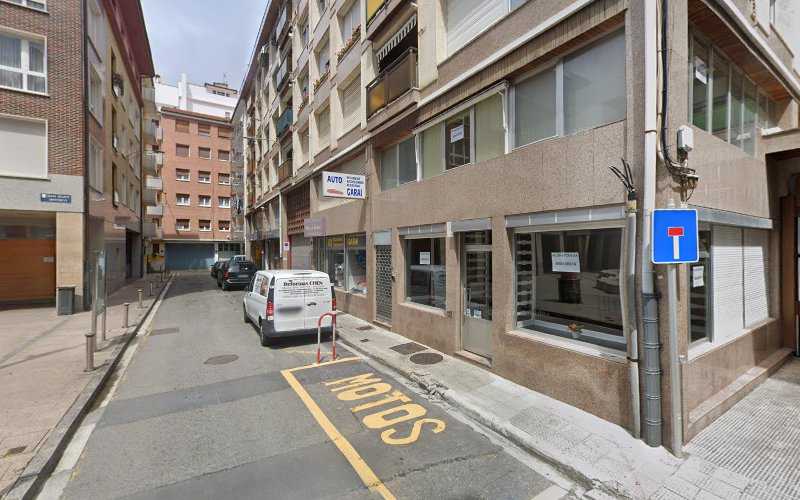 Fotografia tomada fuera de Kareaga Ateak C.B. - Fábrica de puertas en Lekeitio, Vizcaya