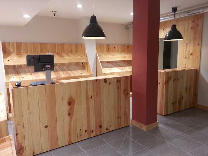 Fotografia tomada fuera de Carpineria Ebanisteria Iser - Carpintería en Leioa, Vizcaya