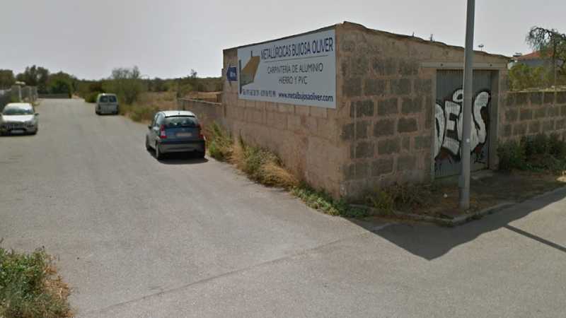 Fotografia tomada fuera de Metalúrgicas Bujosa Oliver - Carpintería metálica y de aluminio en Campos, Baleares