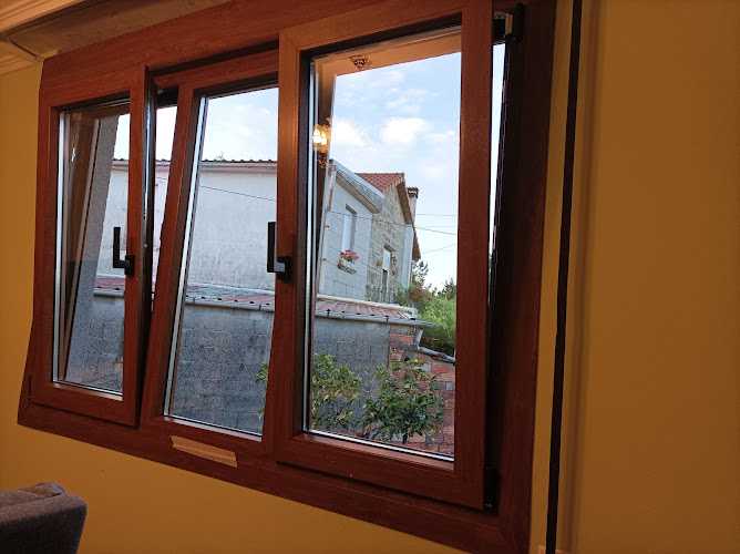 Fotografia tomada fuera de Aluminios Soto - Carpintería metálica y de aluminio en A Arnoia, Orense