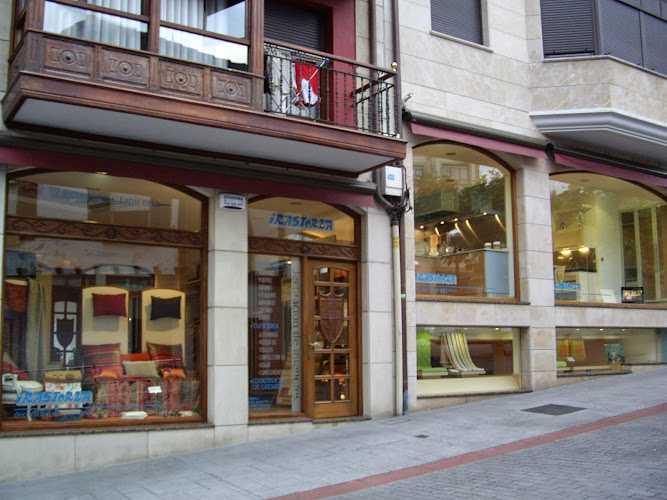 Fotografia tomada fuera de Carpintería y Tapicería Irastorza - Carpintero en Mungia, Vizcaya