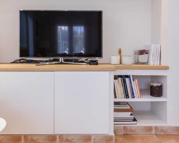 Fotografia tomada fuera de Carpintería Ebanistería Bosc Negre - Madera Fusión - Carpintería en Sant Feliu de Llobregat, Barcelona