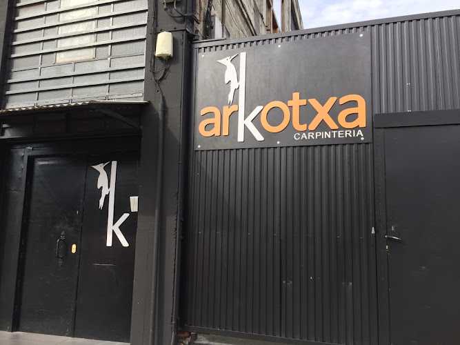 Fotografia tomada fuera de Carpintería Ebanistería Arkotxa - Furniture maker en Zaratamo, Vizcaya