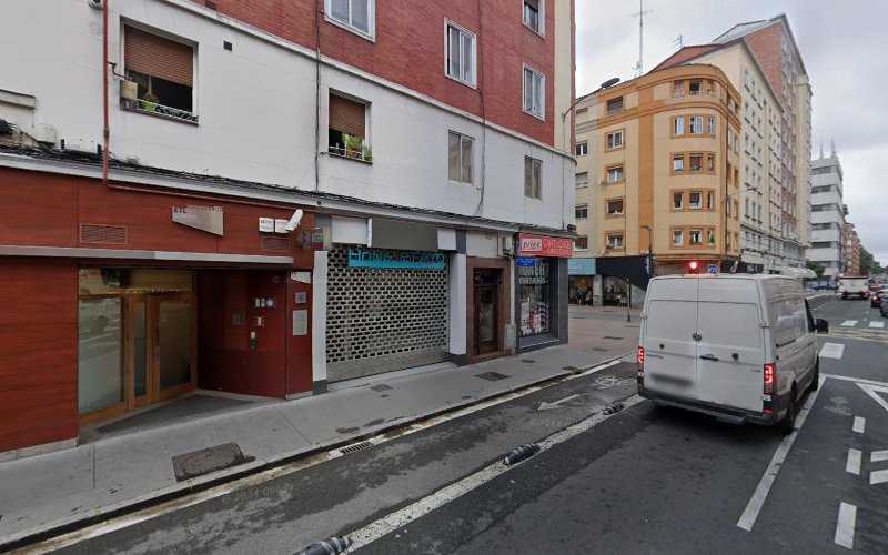 Fotografia tomada fuera de Carpinteria Hnos Etayo - Carpintería en Vitoria-Gasteiz, Álava