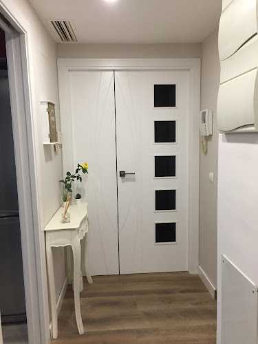 Fotografia tomada fuera de Puertas y Ventanas de Madera EUROBLOCK - Carpintero en Valera de Abajo, Cuenca